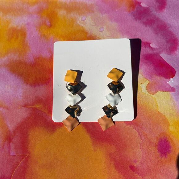 Boutique NWT Mini Square Dangling Earrings Yellow Rose White Gold Stud Dangles - Picture 3 of 4